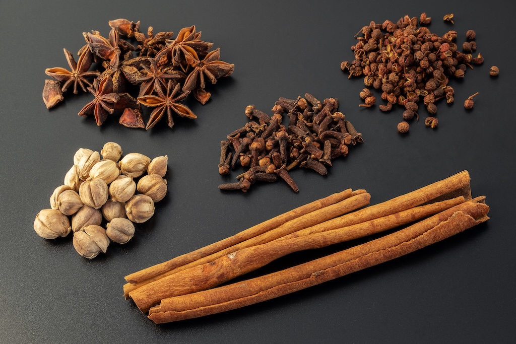 WHOLE SPICES